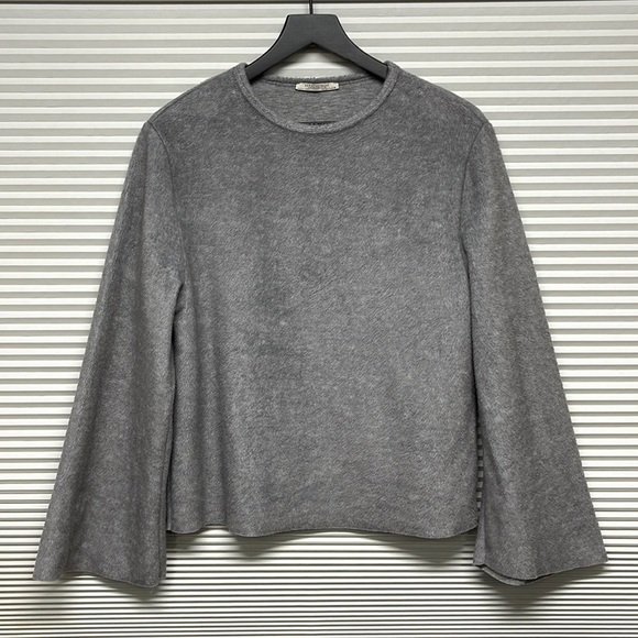Zara Trafaluc Gray Fuzzy Bell Sleeve Sweatshirt Size Small - Picture 1 of 6